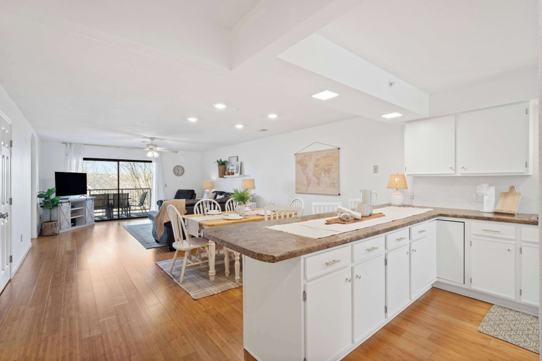 Others 5, Foothills Walk-in - On-site Amenities, Taney