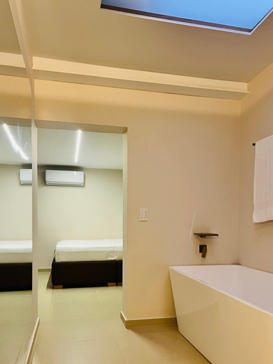 Room 5, One Apartments Provenza, Medellín