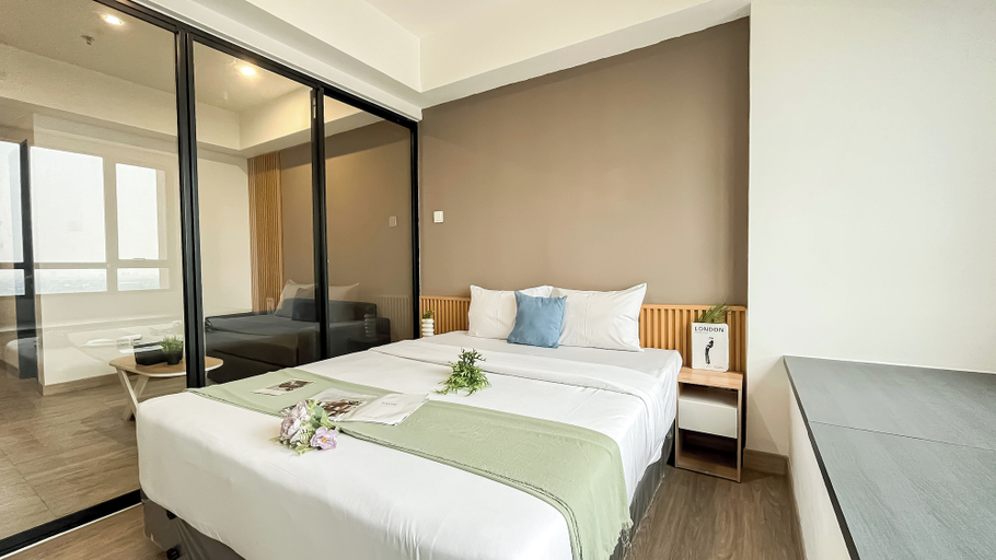 Room 4, Basic Brown Accent 1Br Apartment Collins Boulevard, Tangerang