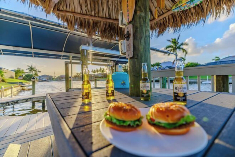 Outdoor dining, Villa Barefoot Cove, Lee