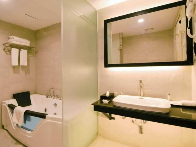 Bathroom 5, Best Western SKS Chattogram, Chittagong