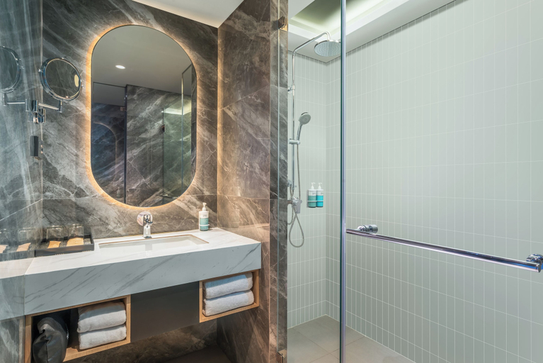 Bathroom 5, Novotel Pontianak Convention Centre, Pontianak