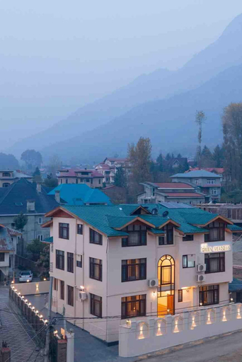 Outdoor dining, New green meadows, Srinagar