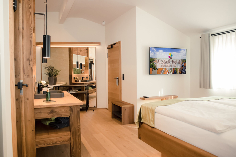 Bedroom 3, Altstadt-Hotel, Mittelsachsen