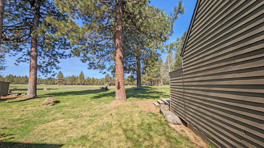 Property grounds 3, Mt View Lodge 35 3 Bedroom Townhouse, Deschutes