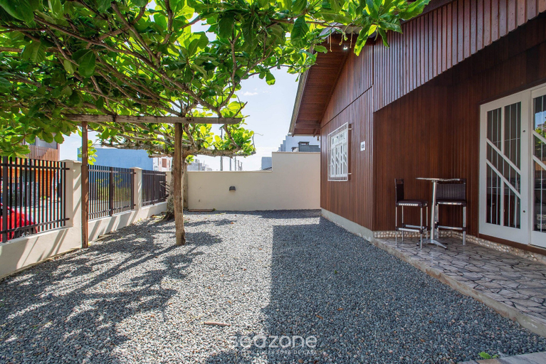 Terrace/patio, House w/ Barbecue 600 m From the Beach Nus0636, Piçarras