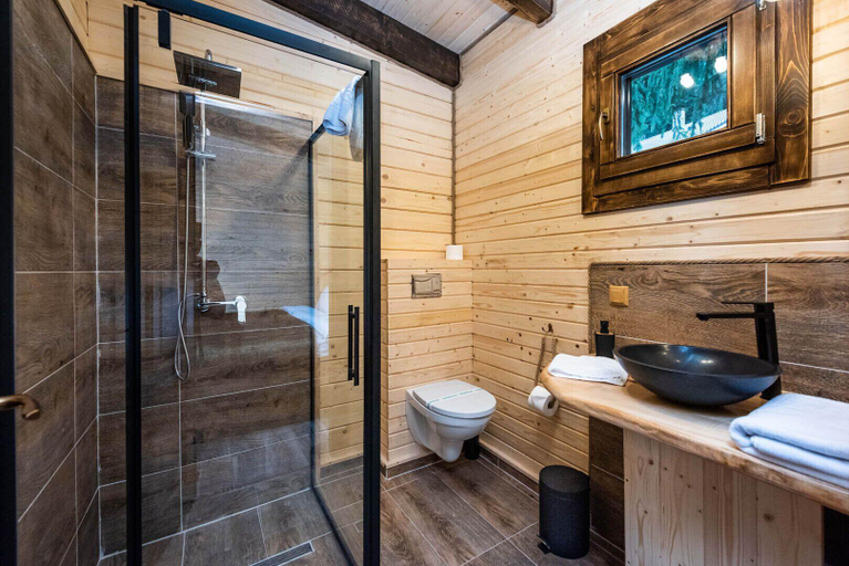 Bathroom, Q Chalet, Sacele