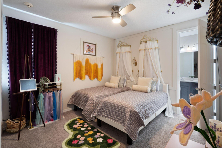 Room 4, Solara Resort 9 Bedroom Private Pool + Spa Home 9 Home, Osceola