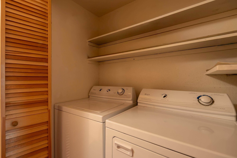 Laundry, Creekside Chalet, Stay for 6, Placer