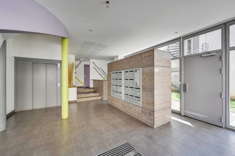 Interior 5, Dify Splendide - Jean Mace, Rhône