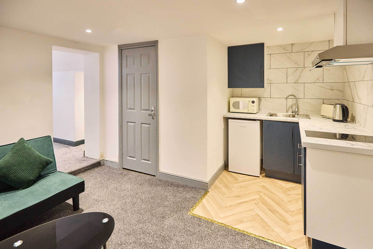 Room 5, Host Stay Emporium Basement Apartment, Nottingham