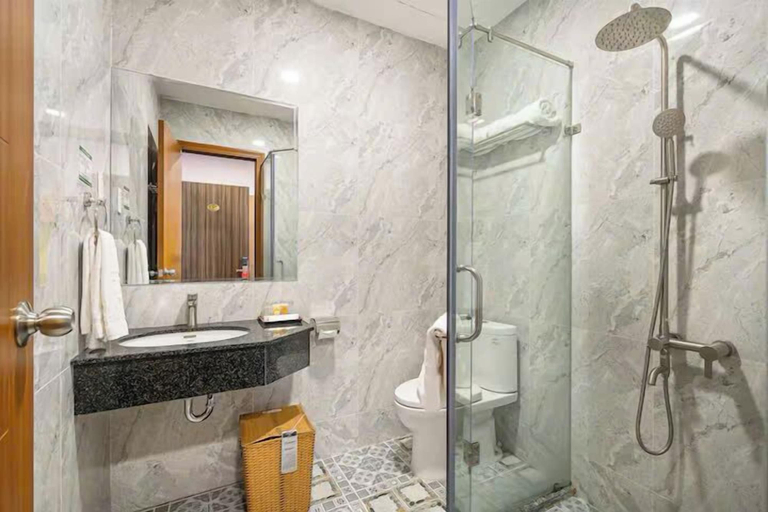 Bathroom, Sai Gon Airport Luxeasy Orchard Garden, Tân Bình