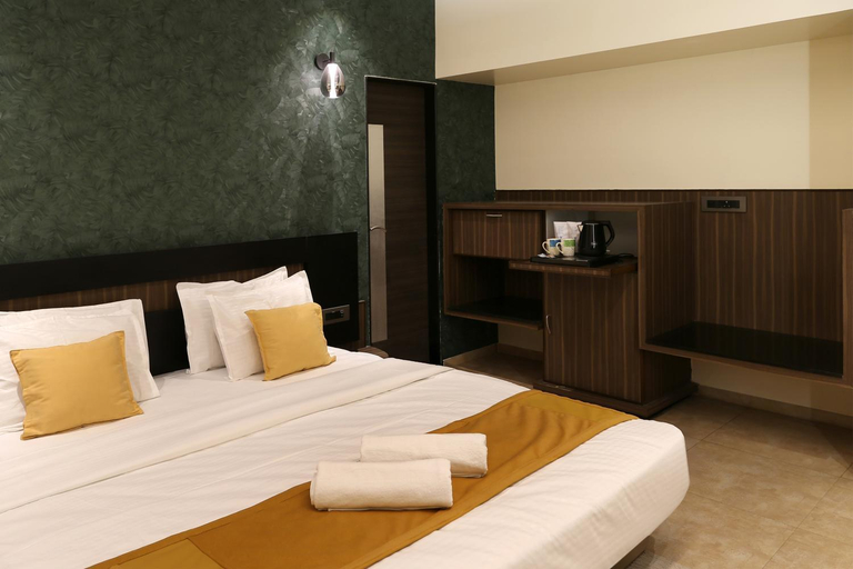 Bedroom 3, Hotel The Leaf, Aurangabad