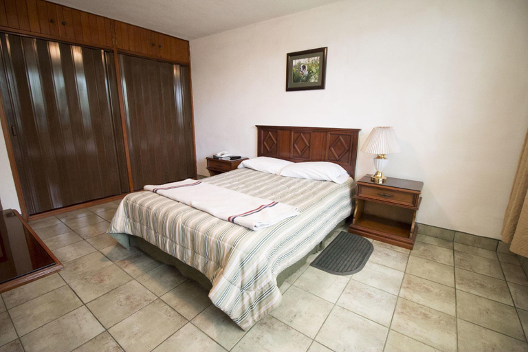 Bedroom 2, Cabana Suiza, Mixco