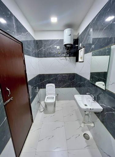 Bathroom 2, Hotel GM Palace, Agra