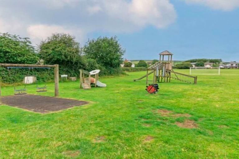 Children's area, Bagend Sleeps 14 Hot Tub Balcony & Ping Pong, Devon