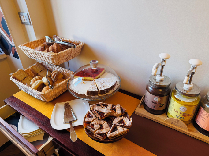 Food & Drinks 5, Bed & Chic art rooms, Trieste