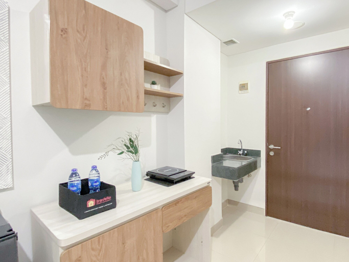 Private kitchen, Modern Neutral Studio Room Transpark Cibubur Apartment, Depok