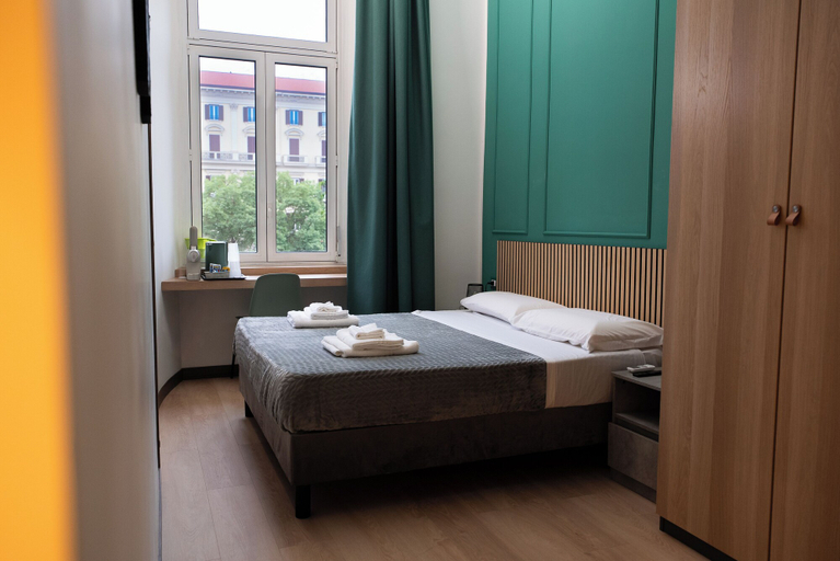 Room 2, l'abbraccio di Maria, Napoli