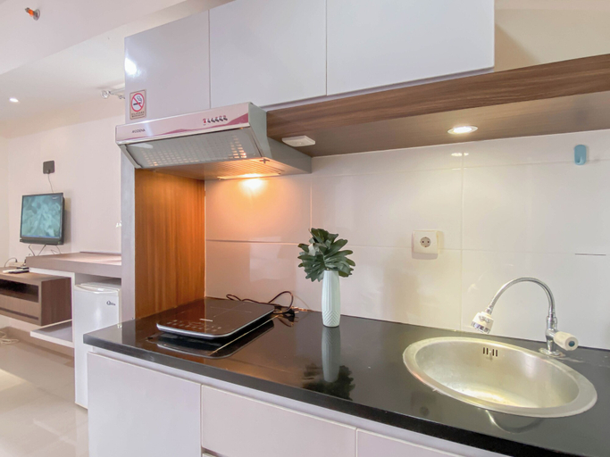 Private kitchen 3, Cozy Stay Studio Room Apartment At Taman Melati Margonda, Depok