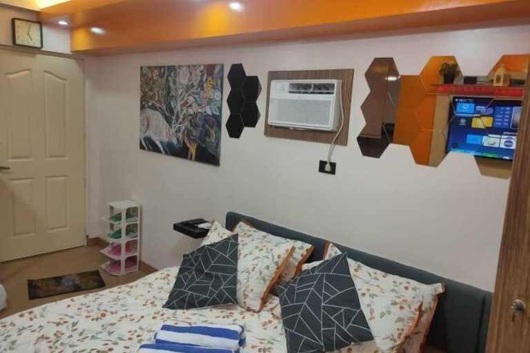 Room 1, Near Manila Airport, "Hotel Style" Studio Condo With Kitchen + Pool, 5G, Parañaque