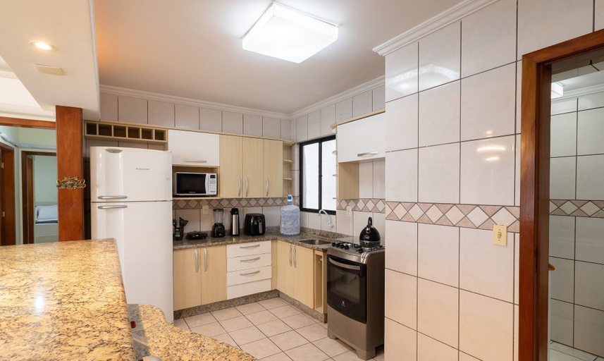 Private kitchen, Apt Steps From the Beach in BC Crt0032, Balneário Arroio do Silva
