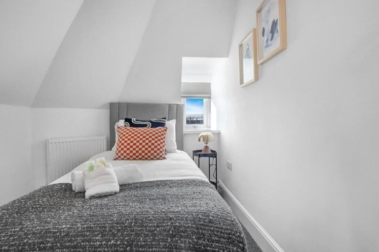 Room 2, Cardiff City Base Modern 2-bed Apartment, Cardiff