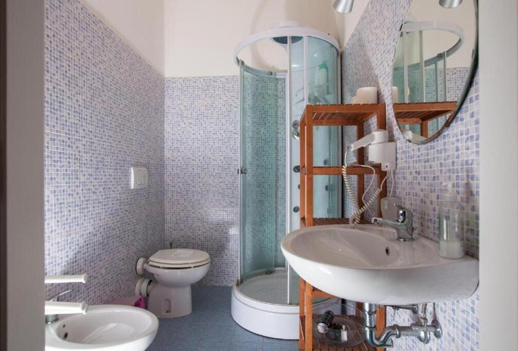 Bathroom 2, Barcolana Lodge Hostel, Trieste