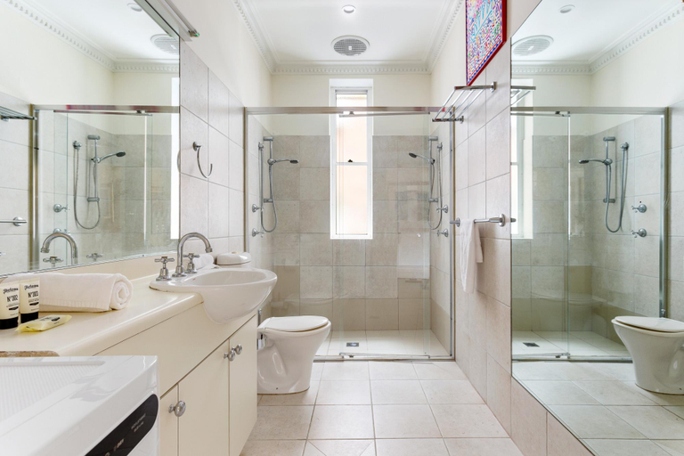 Bathroom, Eclectic Art Deco Apartment in great location, Sydney