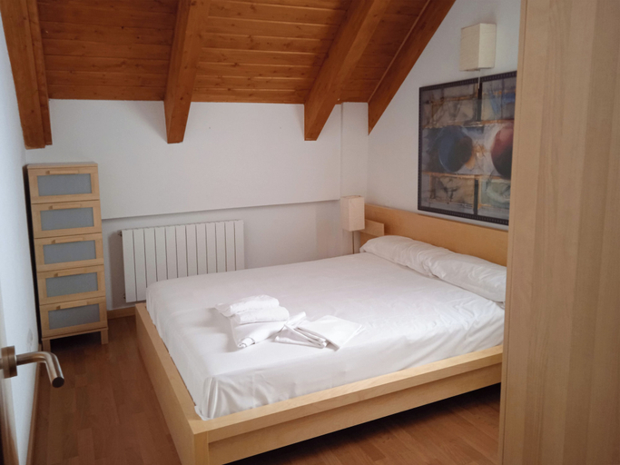 Room 4, Apartamentos Villanua Collarada 3000, Huesca