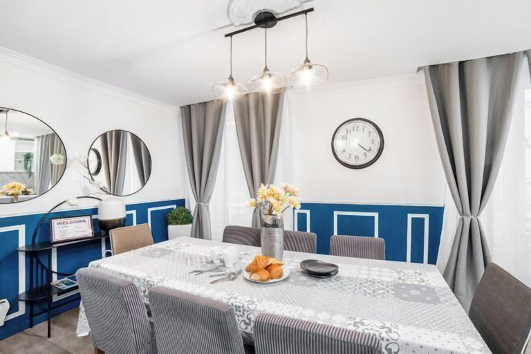 Restaurant, Elegant 130m² Apartment in Central Paris, Marais, Paris