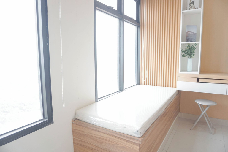 Dining room, Modern And Tidy Studio At Pollux Chadstone Apartment, Cikarang