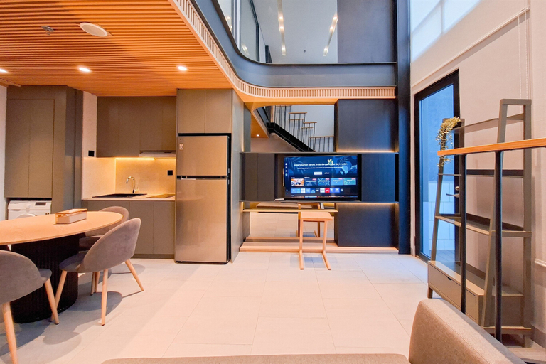 Living area 3, Industrial Modern 1Br Loft At Apartment Collins Boulevard, Tangerang