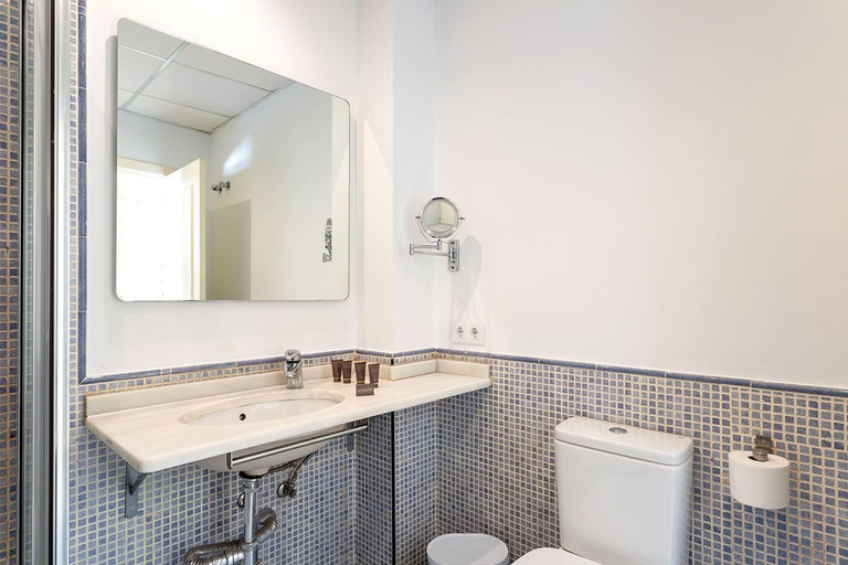Bathroom 3, Genteel Home Francos VII, Sevilla