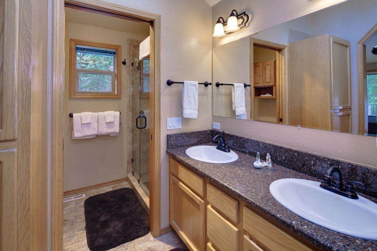 Bathroom 3, Lark 4 2 Bedroom Home, Deschutes