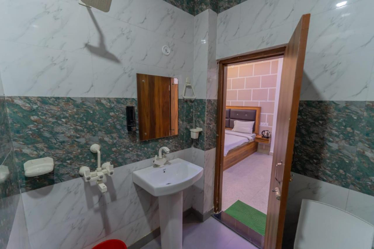 Bathroom, Big Brother Hostel Agra, Agra
