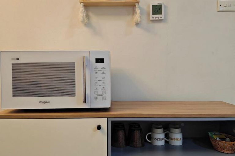Microwave, Humble Abode near Station, Costco, Eastland, Maroondah - Ringwood