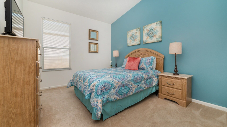Room 2, Windsor Palms Resort 4 Bedroom Private Pool Home with Game Room 4 Home, Osceola