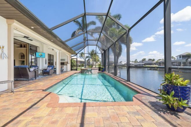 Indoor pool 4, Villa Pearl, Lee