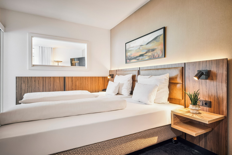 Bedroom 4, Sauerland Stern Hotel, Waldeck-Frankenberg