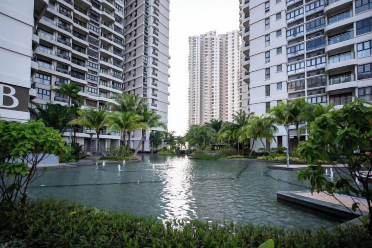 Outdoor pool 5, Stylish Apartments in Danga Bay, Water Views, Johor Bahru