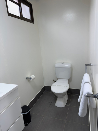 Bathroom 4, Cattle Camp Motel, Taroom