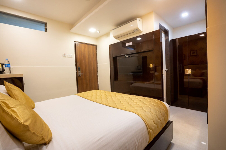 Bedroom 2, Hotel Laaiba Residency, Mumbai Suburban