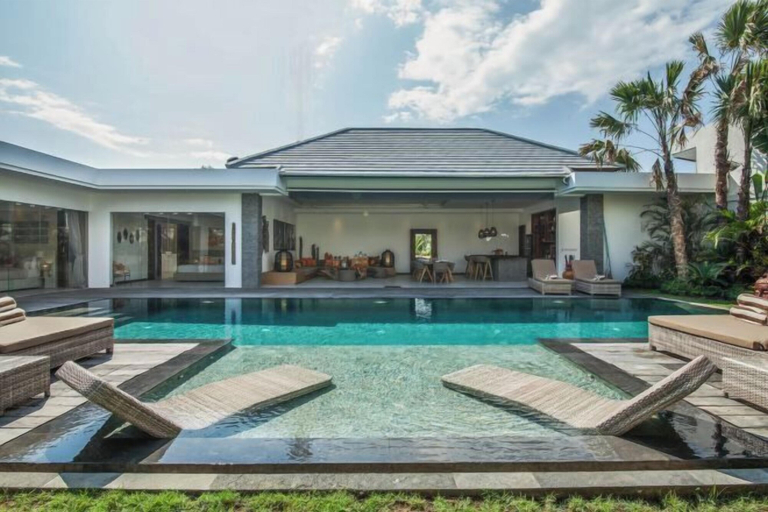 Room 2, VILLA 15 · Stunning 6 BR Villa 400m to Beach, Badung