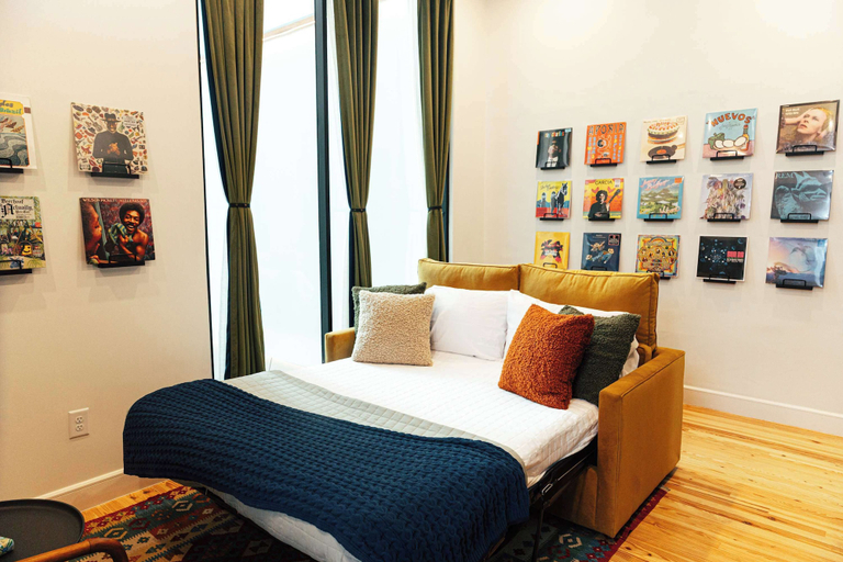 Room 3, Loft 307 The William Vinyl Downtown Vibes, Jefferson