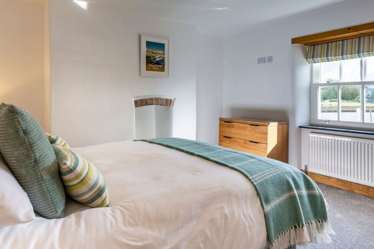 Room 3, 1 Bossiney House in Cornwall, Cornwall