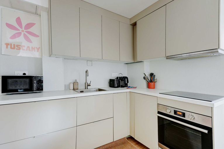 Private kitchen 5, Superb Apartment - 2BR - 4 P - Ivry-sur-seine, Val-de-Marne