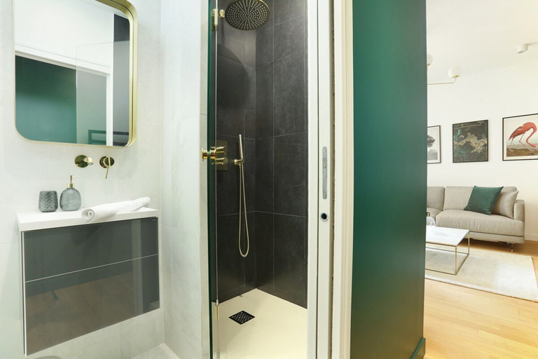 Bathroom 5, Charming Apartment District Beaubourg Le Marais, Paris
