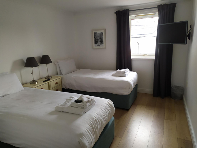 Bedroom 2, Canon Court Apart Hotel., Edinburgh