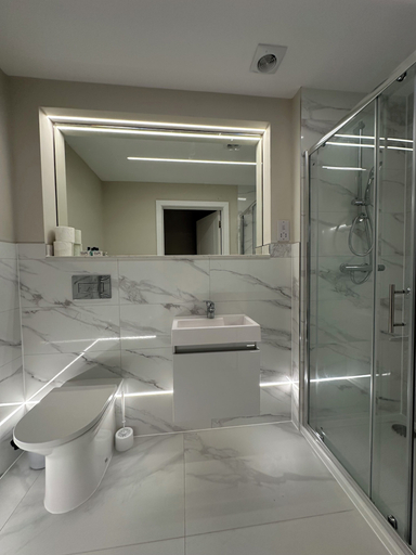 Bathroom 4, Wendover Annexe, Buckinghamshire